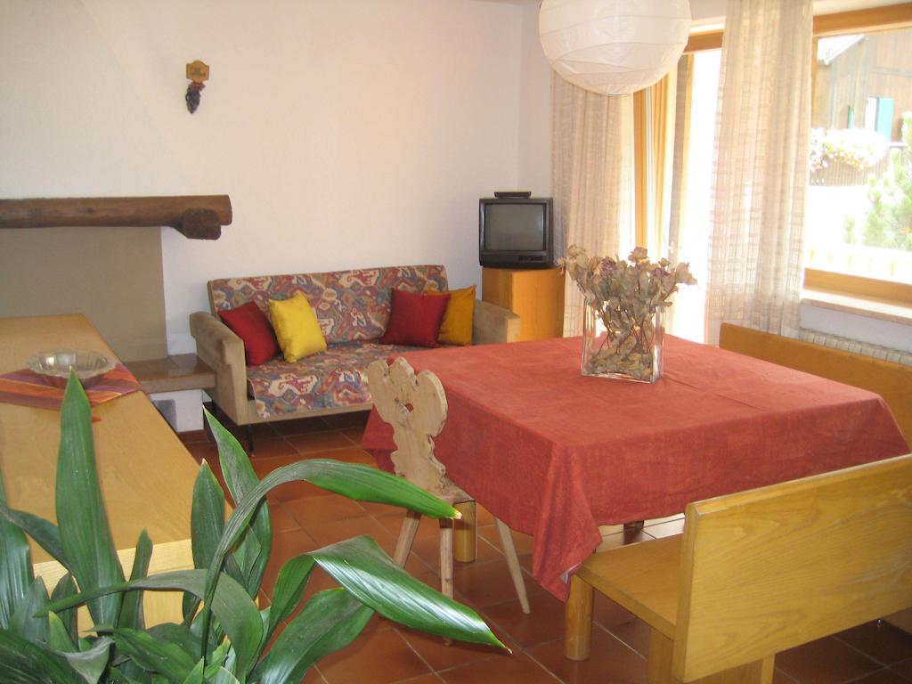 Appartamenti Decrestina Campitello di Fassa Habitación foto
