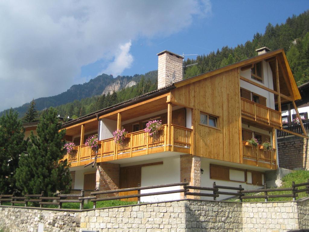 Appartamenti Decrestina Campitello di Fassa Habitación foto